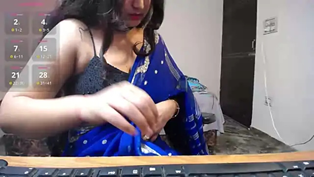 Snapshot of -Queenie chatting on 05-15-26, 08:27 -Queenie online show from 05-15-26, 08:27