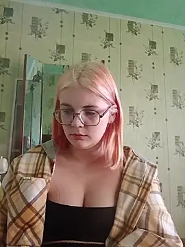 Snapshot of LoisFox chatting on 05-12-26, 03:36 LoisFox online show from 05-12-26, 03:36