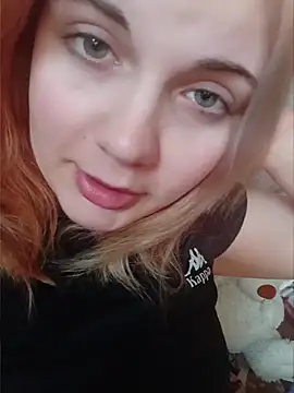 Snapshot of LoisFox chatting on 05-17-26, 06:11 LoisFox online show from 05-17-26, 06:11