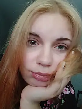 Snapshot of LoisFox chatting on 05-26-26, 11:28 LoisFox online show from 05-26-26, 11:28