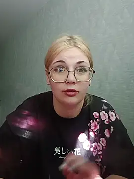 Snapshot of LoisFox chatting on 06-09-26, 11:33 LoisFox online show from 06-09-26, 11:33