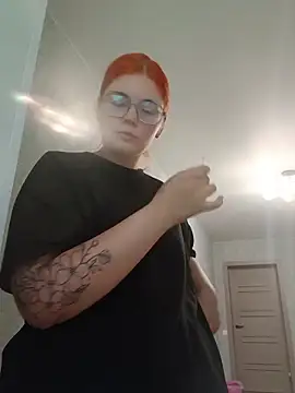 Snapshot of LoisFox chatting on 06-19-26, 01:26 LoisFox online show from 06-19-26, 01:26