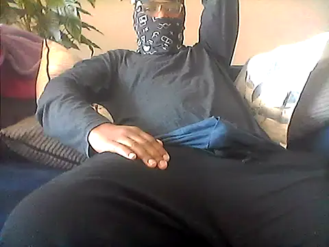 Snapshot of LunjeSA chatting on 06-15-26, 10:50 LunjeSA online show from 06-15-26, 10:50