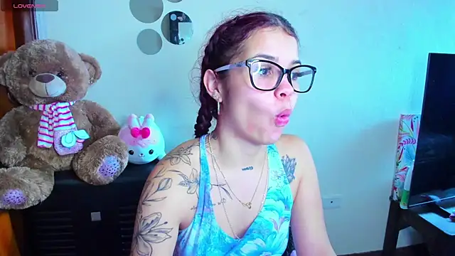 Snapshot of angelina_77 chatting on 05-01-26, 03:16 angelina 77 online show from 05-01-26, 03:16