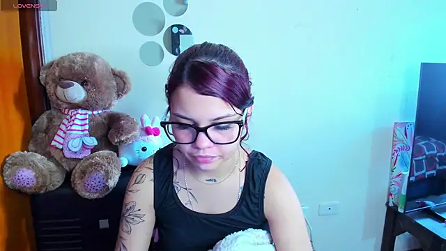 Snapshot of angelina_77 chatting on 05-06-26, 06:24 angelina 77 online show from 05-06-26, 06:24
