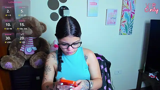 Snapshot of angelina_77 chatting on 05-18-26, 02:56 angelina 77 online show from 05-18-26, 02:56