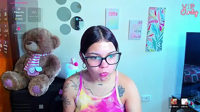 Snapshot of angelina_77 chatting on 05-20-26, 02:12 angelina 77 online show from 05-20-26, 02:12