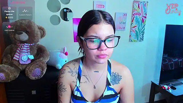 Snapshot of angelina_77 chatting on 05-23-26, 02:32 angelina 77 online show from 05-23-26, 02:32