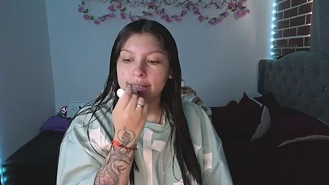 isabella monntolvo online show from 05-21-26, 05:31