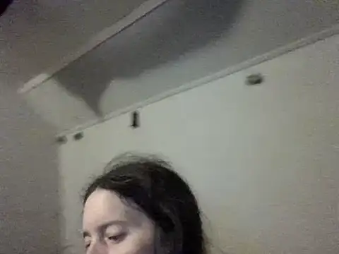 Snapshot of Mini83 chatting on 05-19-26, 04:35 Mini83 online show from 05-19-26, 04:35