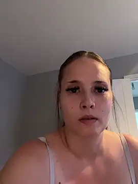 Snapshot of Poppylooloo chatting on 07-18-26, 01:04 Poppylooloo online show from 07-18-26, 01:04