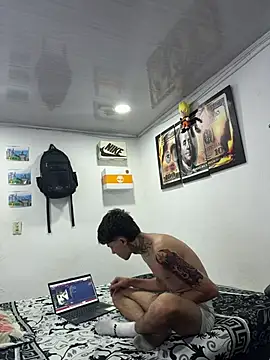 Snapshot of Jackdaniel001_ chatting on 06-01-26, 04:47 Jackdaniel001 online show from 06-01-26, 04:47