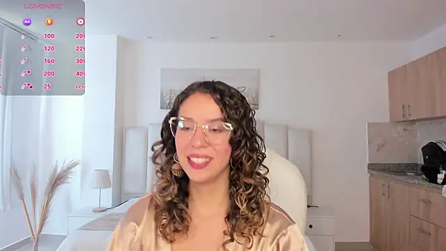 Snapshot of sienna_luxor chatting on 05-24-26, 05:07 sienna luxor online show from 05-24-26, 05:07