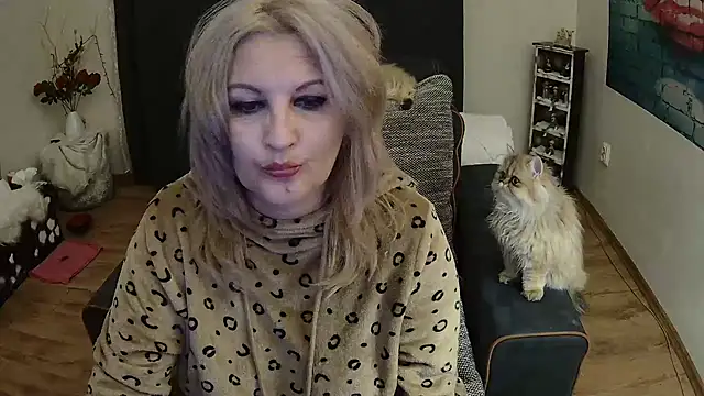 Snapshot of Divineblond chatting on 01-28-25, 02:11 Divineblond online show from 01-28-25, 02:11