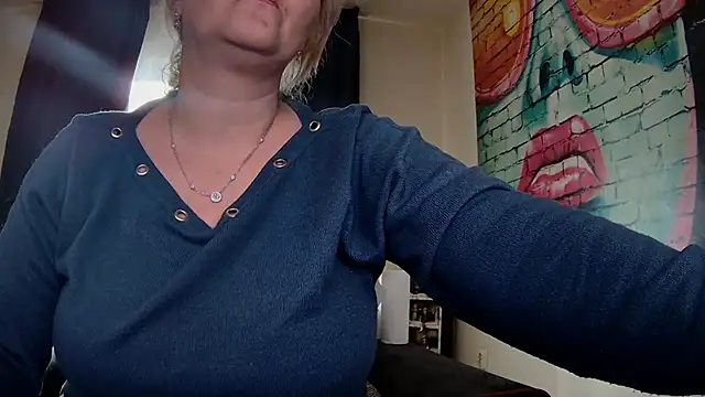 Snapshot of Divineblond chatting on 01-29-25, 09:55 Divineblond online show from 01-29-25, 09:55