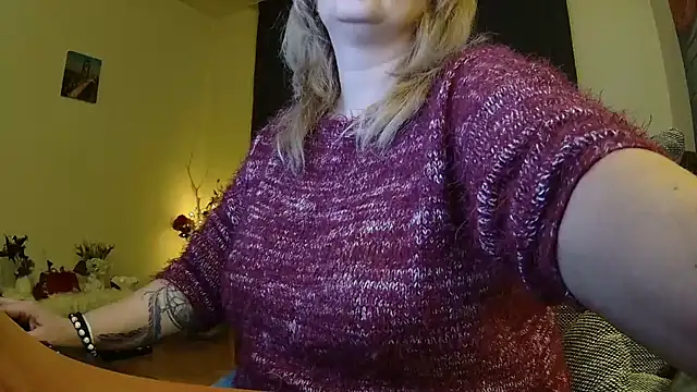 Snapshot of Divineblond chatting on 01-30-25, 09:47 Divineblond online show from 01-30-25, 09:47