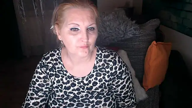 Snapshot of Divineblond chatting on 02-01-25, 10:55 Divineblond online show from 02-01-25, 10:55