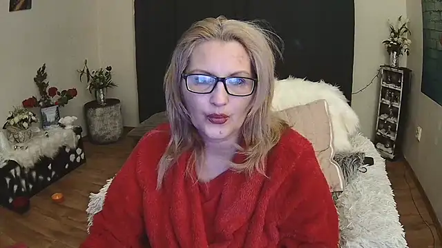 Snapshot of Divineblond chatting on 02-08-25, 02:58 Divineblond online show from 02-08-25, 02:58