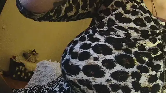 Snapshot of Divineblond chatting on 02-14-25, 02:18 Divineblond online show from 02-14-25, 02:18