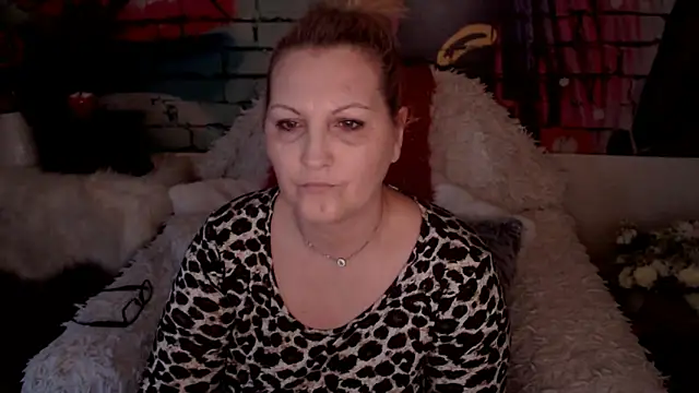 Snapshot of Divineblond chatting on 03-06-25, 08:30 Divineblond online show from 03-06-25, 08:30