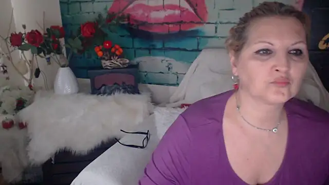 Snapshot of Divineblond chatting on 03-11-25, 11:55 Divineblond online show from 03-11-25, 11:55