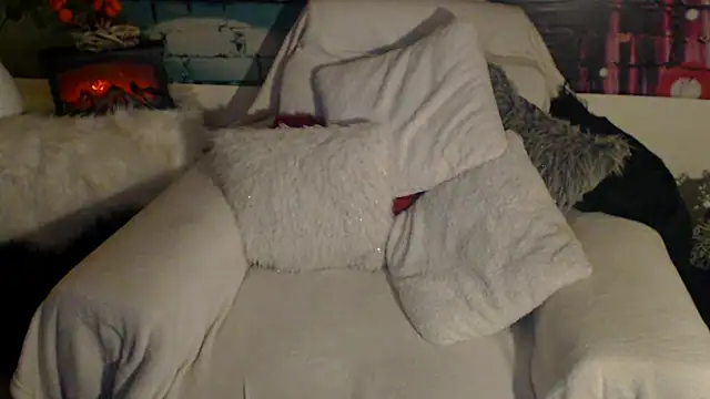 Snapshot of Divineblond chatting on 03-11-25, 08:20 Divineblond online show from 03-11-25, 08:20