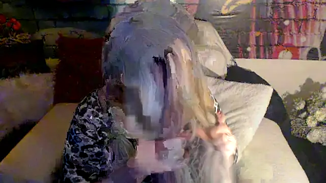Snapshot of Divineblond chatting on 03-13-25, 01:21 Divineblond online show from 03-13-25, 01:21