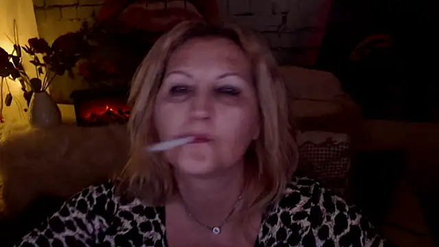 Snapshot of Divineblond chatting on 03-15-25, 11:06 Divineblond online show from 03-15-25, 11:06