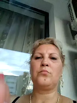 Snapshot of Divineblond chatting on 09-14-25, 04:39 Divineblond online show from 09-14-25, 04:39