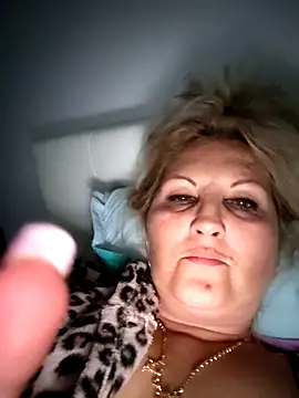 Snapshot of Divineblond chatting on 09-30-25, 07:41 Divineblond online show from 09-30-25, 07:41
