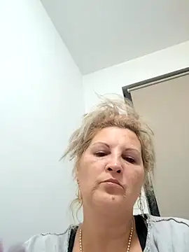 Snapshot of Divineblond chatting on 10-04-25, 04:38 Divineblond online show from 10-04-25, 04:38
