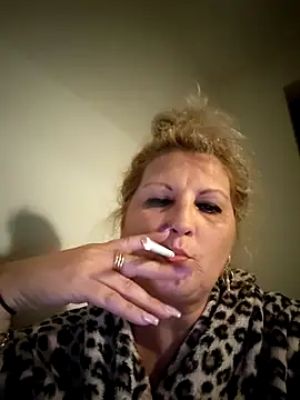 Snapshot of Divineblond chatting on 10-06-25, 07:33 Divineblond online show from 10-06-25, 07:33
