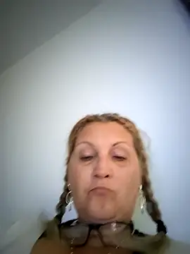Snapshot of Divineblond chatting on 10-09-25, 02:15 Divineblond online show from 10-09-25, 02:15