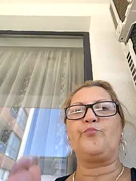 Snapshot of Divineblond chatting on 10-10-25, 09:52 Divineblond online show from 10-10-25, 09:52