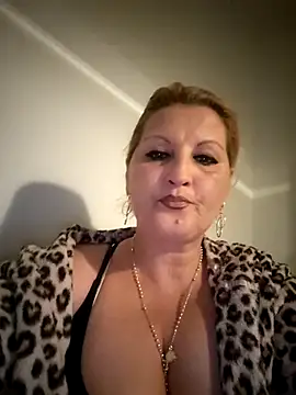 Snapshot of Divineblond chatting on 10-11-25, 09:35 Divineblond online show from 10-11-25, 09:35