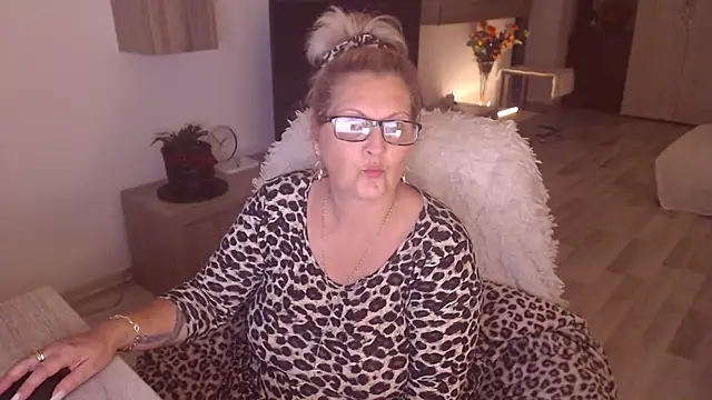 Snapshot of Divineblond chatting on 10-16-25, 10:55 Divineblond online show from 10-16-25, 10:55