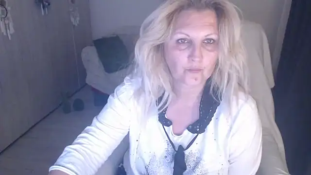 Divineblond online show from 04-07-26, 10:09