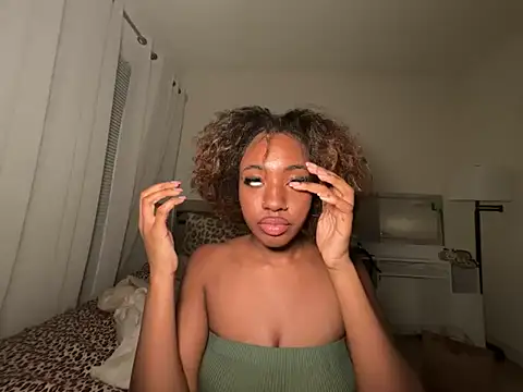 Snapshot of ebonydolled chatting on 06-10-26, 01:50 ebonydolled online show from 06-10-26, 01:50
