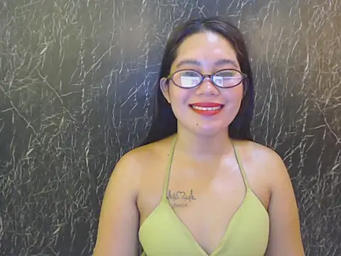 Snapshot of ur_prettychelsie chatting on 04-26-26, 01:47 ur prettychelsie online show from 04-26-26, 01:47