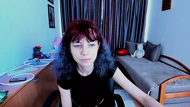 Snapshot of MiniLysii chatting on 06-12-26, 05:50 MiniLysii online show from 06-12-26, 05:50