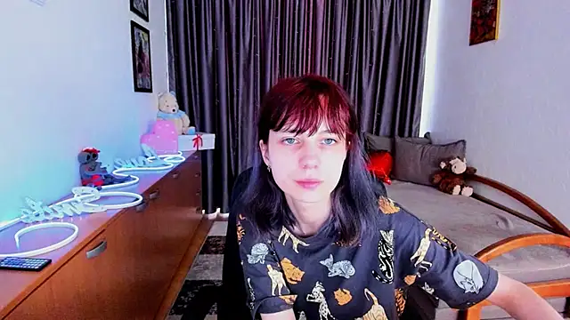 Snapshot of MiniLysii chatting on 06-17-26, 05:43 MiniLysii online show from 06-17-26, 05:43