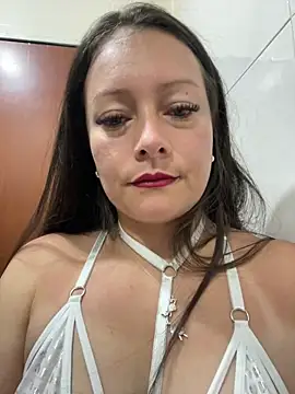Snapshot of SamiiContreras_ chatting on 06-03-26, 02:33 SamiiContreras online show from 06-03-26, 02:33