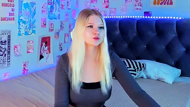 Snapshot of LunariaFox chatting on 05-17-26, 02:46 LunariaFox online show from 05-17-26, 02:46