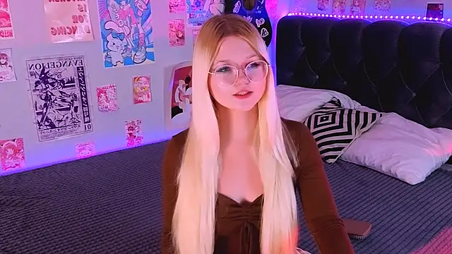 LunariaFox online show from 07-24-26, 02:37
