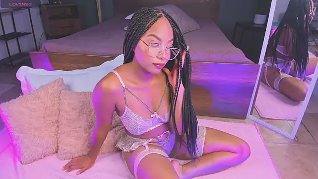 Snapshot of Lynncute chatting on 06-27-26, 04:17 Lynncute online show from 06-27-26, 04:17