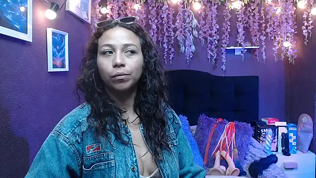 Snapshot of monik299 chatting on 05-20-26, 01:17 monik299 online show from 05-20-26, 01:17