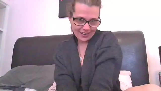 Mayra small online show from 04-29-26, 08:18