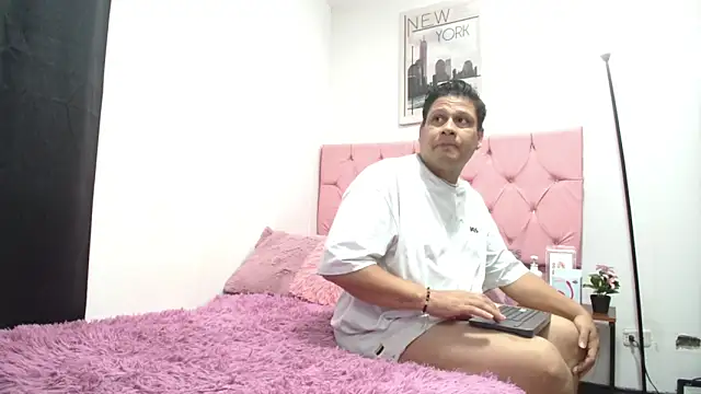 Snapshot of Xtream_LoversXXX chatting on 05-23-26, 11:20 Xtream LoversXXX online show from 05-23-26, 11:20