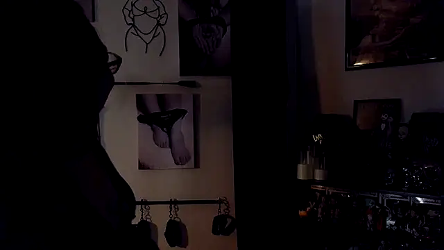 Snapshot of chelledark chatting on 06-12-26, 04:39 chelledark online show from 06-12-26, 04:39