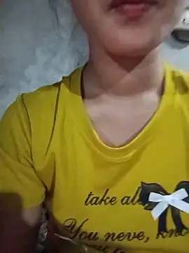 Snapshot of Rosie_LoveUU chatting on 05-16-26, 10:52 Rosie LoveUU online show from 05-16-26, 10:52
